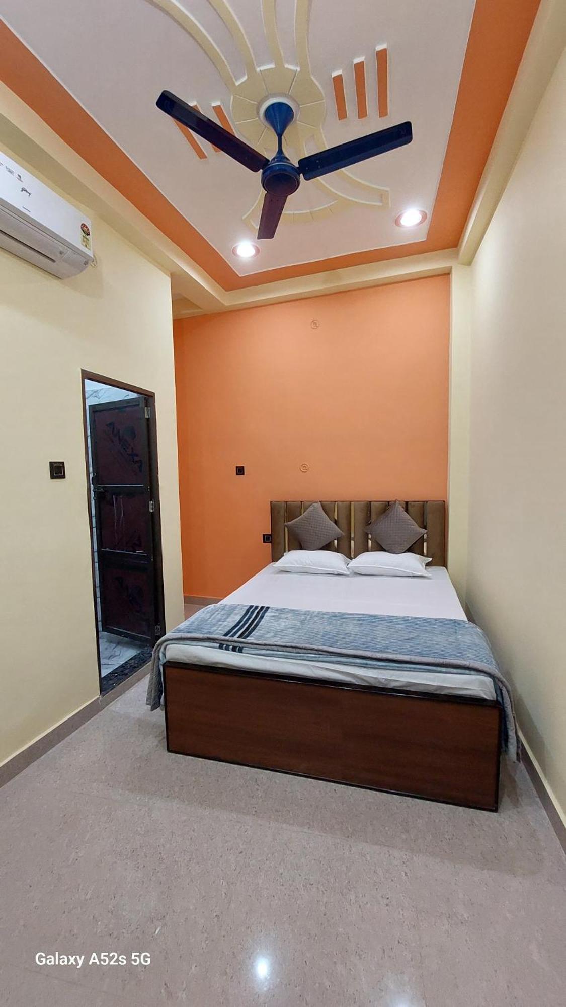 Narayani Paying Guest House Varanasi Esterno foto